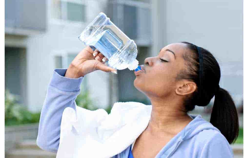 How to drink water for glowing skin